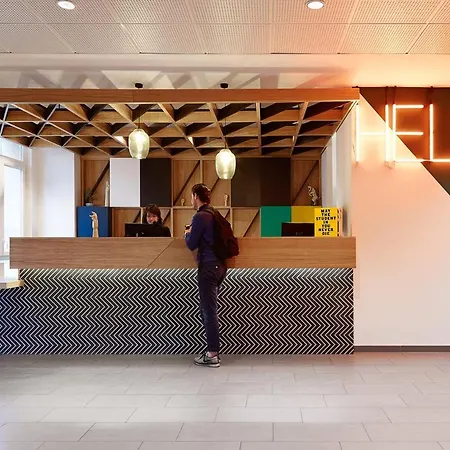 The Social Hub Paris La Defense Extended Hotel Puteaux